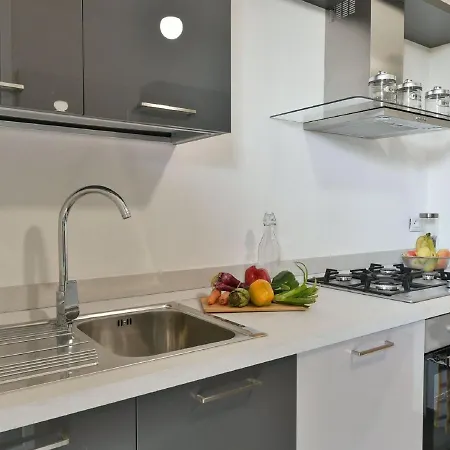 Pleasant Apartment In Verbania Near Lakebeach アパート *