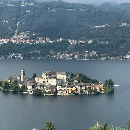 Pleasant Apartment In Verbania Near Lakebeach アパート ヴェルバーニア