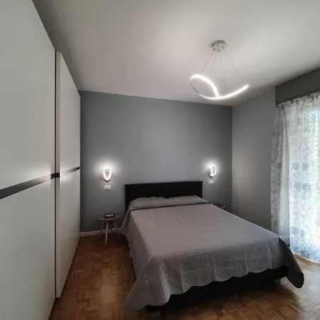 Pleasant Apartment In Verbania Near Lakebeach ヴェルバーニア