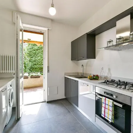 Pleasant Apartment In Verbania Near Lakebeach * ヴェルバーニア